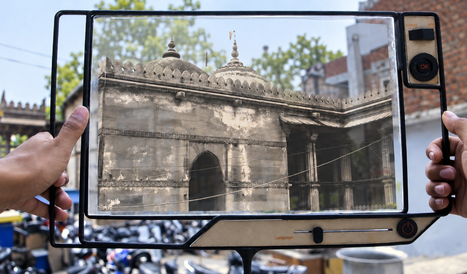 Through the frame, the courtyard appears in black and white as it was at its foundation.